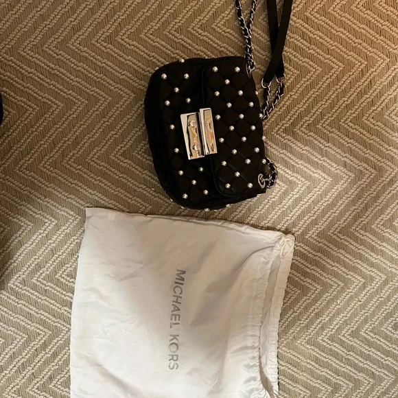 Michael Kors Quilted Leather Shoulder Bag with Pearl Accents Excellent condition - Picture 8 of 9